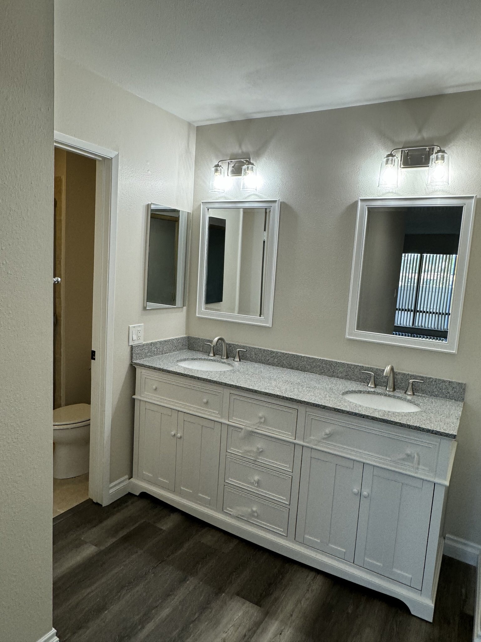 Building Photo - 465 S Ranch View Cir