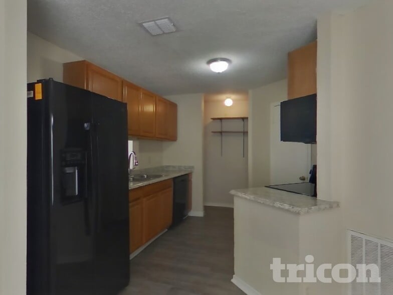 Building Photo - 10526 Kinderhook Dr