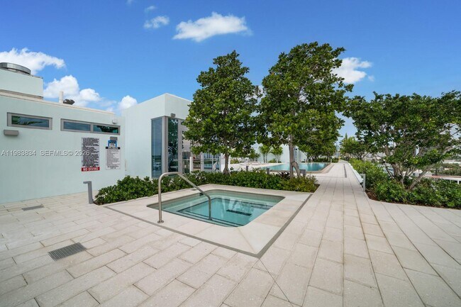 Building Photo - 9221 E Bay Harbor Dr