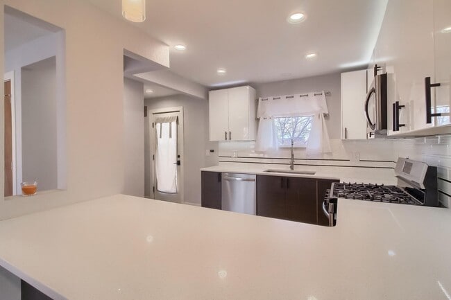 Building Photo - Modern Elegance in Denver: Recently Renovated 2BR/1BA Gem with Detached Garage and Fenced Yard!
