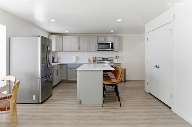 Building Photo - 4787 N Canyon Rd