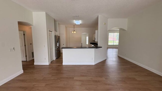 Building Photo - "Stunning 4-Bedroom Lake View Home in Oviedo – Spacious 2,132 Sq Ft Retreat!"