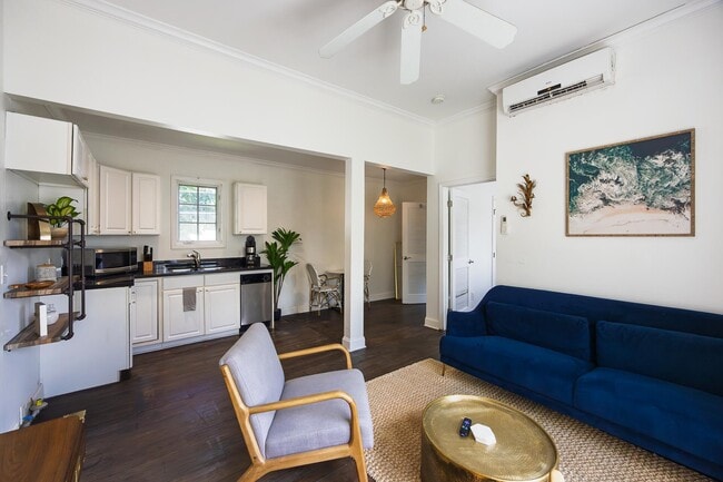 Building Photo - 717 Forest Hill Blvd