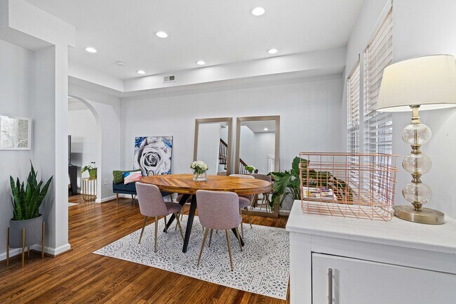 Building Photo - Amazing Anacostia Abode!