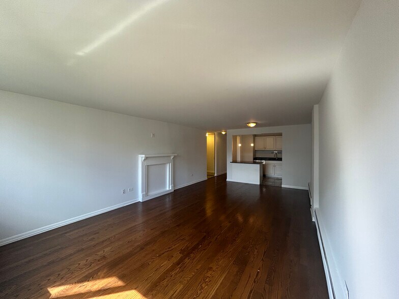 Building Photo - 1350 N Dearborn St