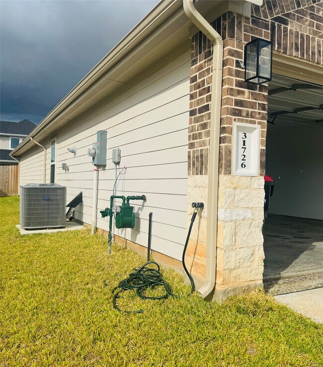Building Photo - 31726 Sutton Mdws Ln