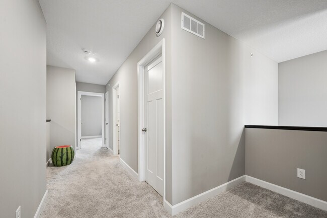 Building Photo - Townhouse in Shakopee