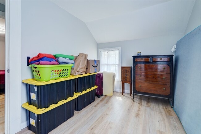 Building Photo - 523 Elmgrove Rd