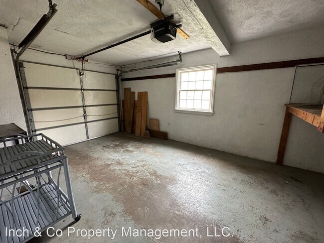 Building Photo - 3 br, 1.5 bath House - 1524 Clover Lane