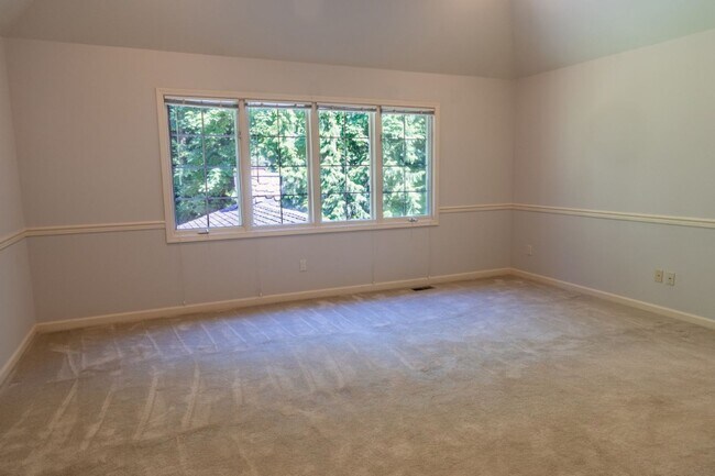Building Photo - 4bd/3.75ba Woodinville Home