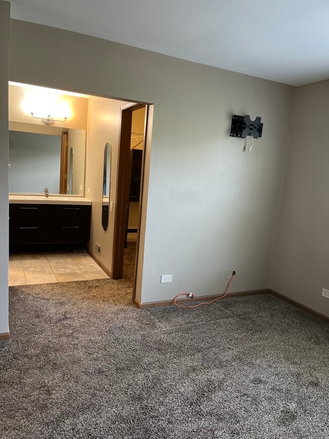 Building Photo - 180 Port Royal Cir