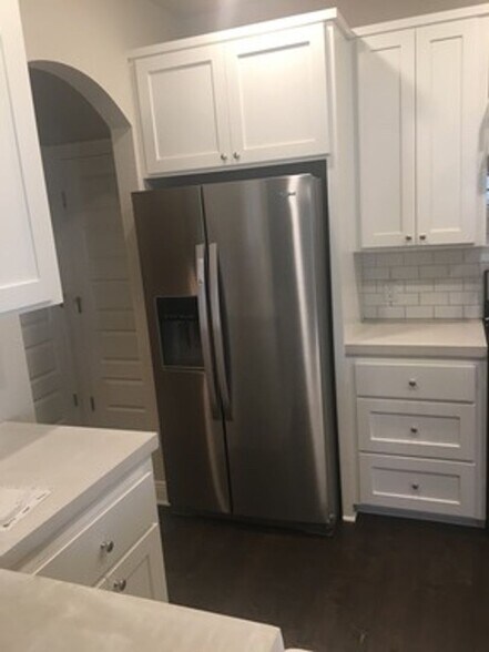 Building Photo - 203 N Powderhorn Dr