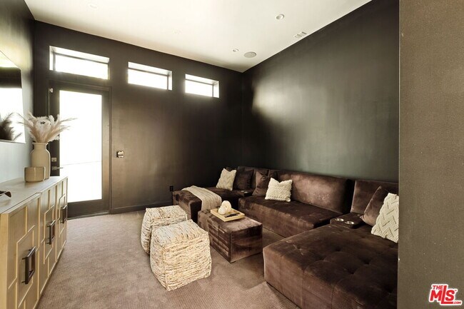 Building Photo - 1516 Forest Knoll Dr