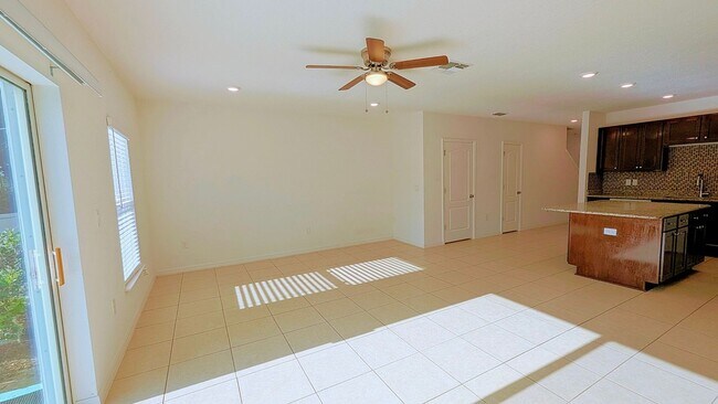 Building Photo - BEAUTIFUL 3-BEDROOM, 3-BATHROOM LUXURY TOW...