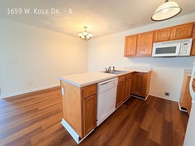 Building Photo - 1659 W Kole Dr