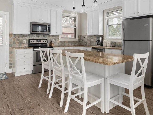 Building Photo - 20-24 Perry St