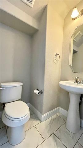 Building Photo - 8700 Tutbury Pl