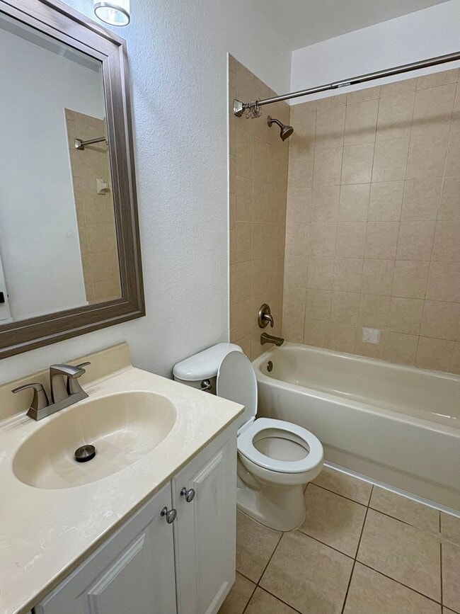 Building Photo - Cozy 3/2.5 Townhome in Convenient Location