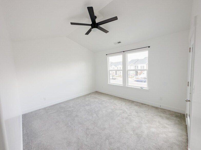 Building Photo - 266 W 590 N