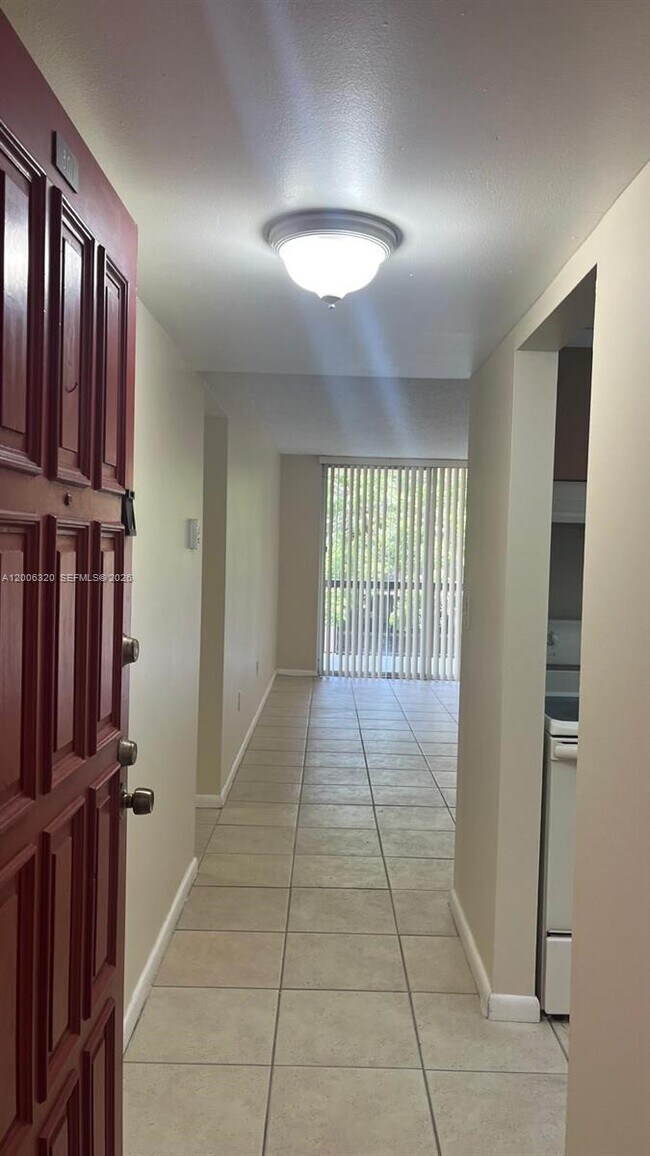 Building Photo - 10625 SW 112th Ave