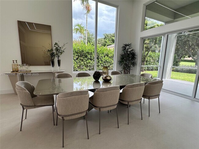 Building Photo - 5661 Pine Tree Dr