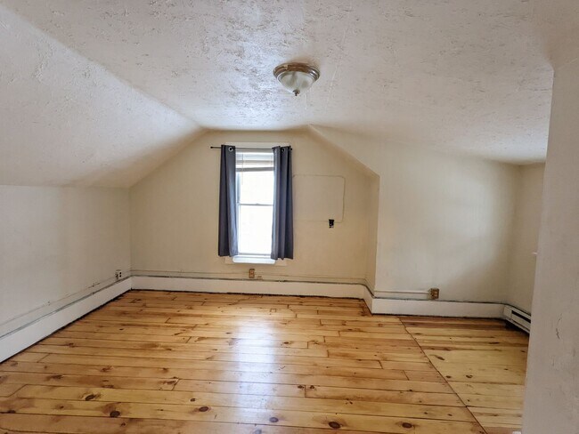 Building Photo - 720 Hill Ave