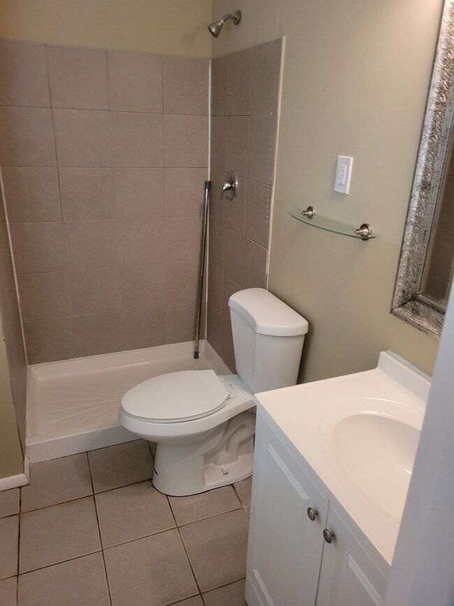 Building Photo - 47 Holstone Ln