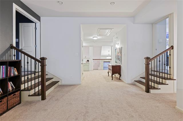 Building Photo - 552 Hidden Meadow Dr
