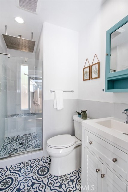 Building Photo - 211 N Frederic St