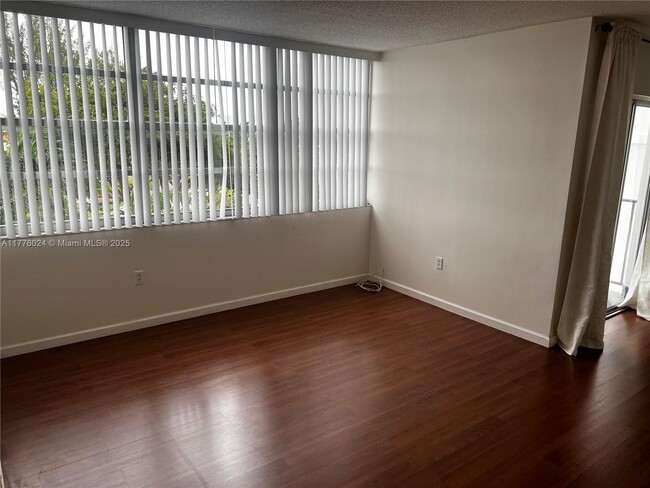 Building Photo - 11930 N Bayshore Dr