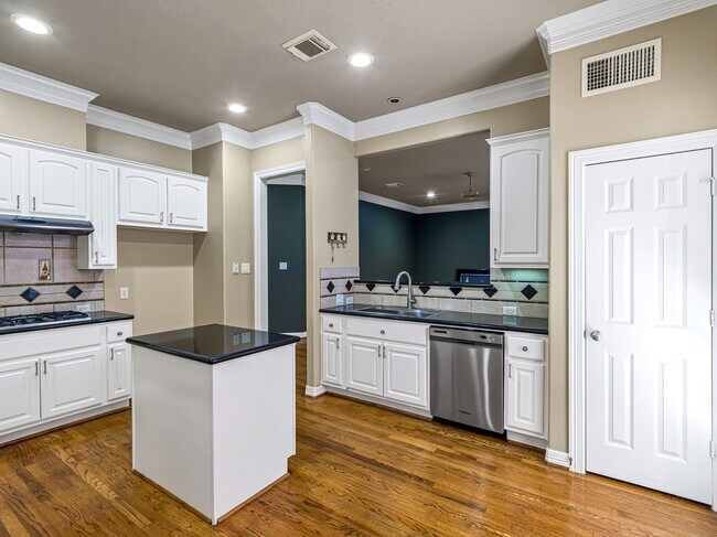 Building Photo - 3006 E Park at Fairdale
