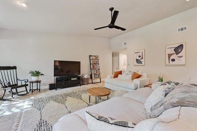 Building Photo - 9007 Jesse James Dr