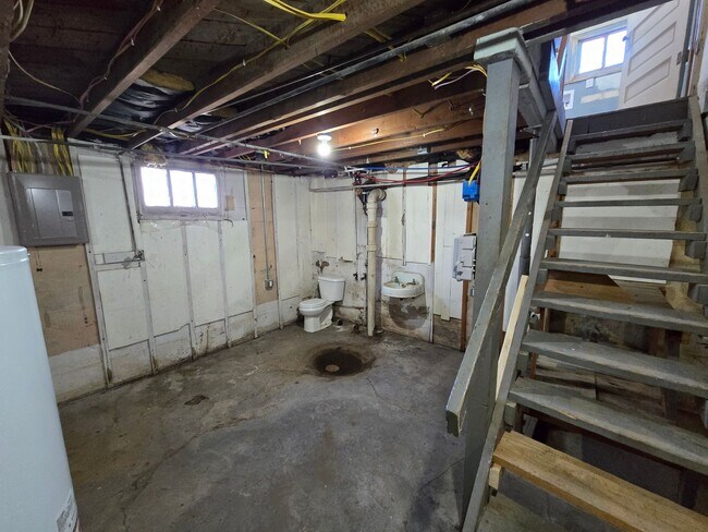 Building Photo - 2-bedroom Bungalow with Spacious Kitchen, Large Covered Porch and Large Garage