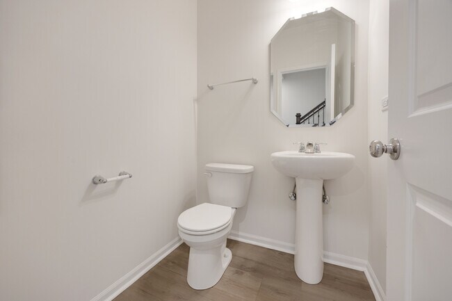Building Photo - 537 Watercress Dr