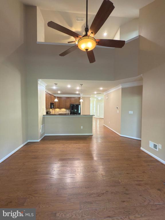 Building Photo - 44342 Oakmont Manor Square