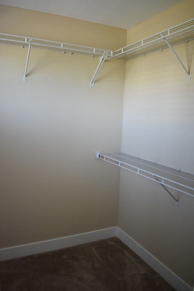 Building Photo - 611 Grandview Meadows Dr