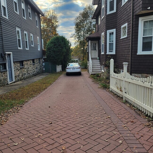 Building Photo - 32-34-34 Crescent Hill Ave