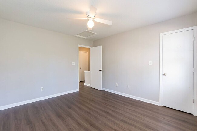 Building Photo - Two Bedroom Home!