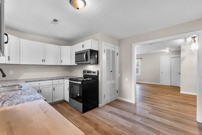 Building Photo - Charming Home in Jackson