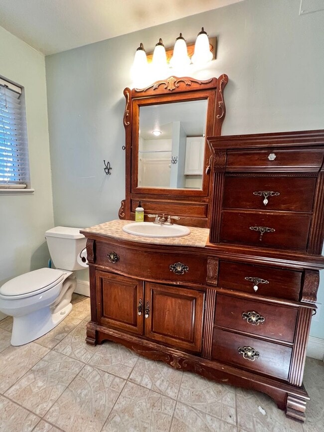 Building Photo - Charming 4 bed, 2 bath Home in North Fort ...