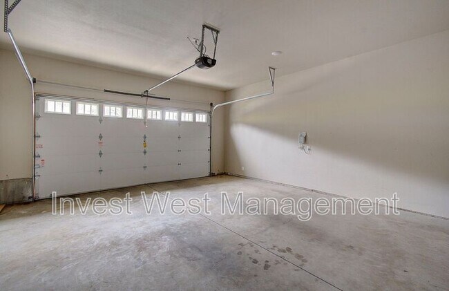 Building Photo - 1651 52nd Ct