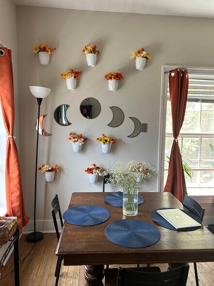 Dining area - 3039 M St NW