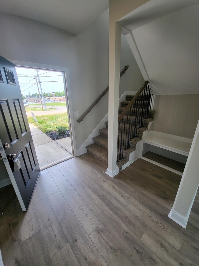 Building Photo - 201 King Rd