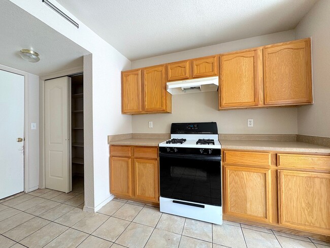 Building Photo - East El Paso 4 bed Refrig A/C w/Loft!