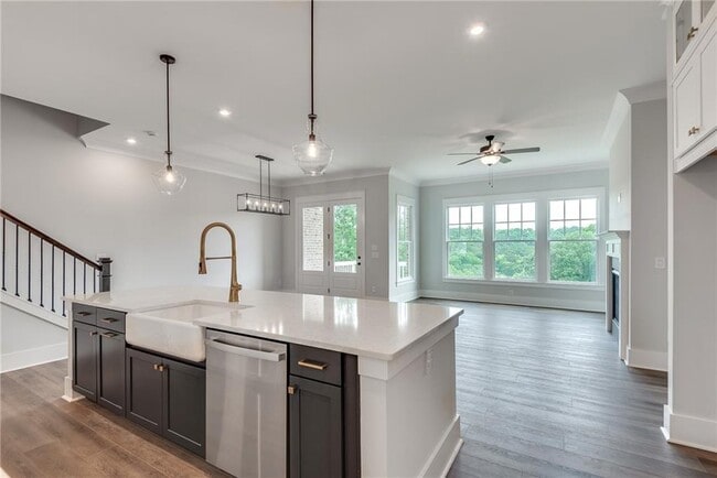 Building Photo - 435 Maplewood Dr