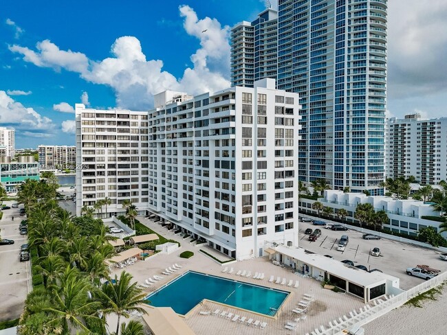 Building Photo - 3505 S Ocean Dr