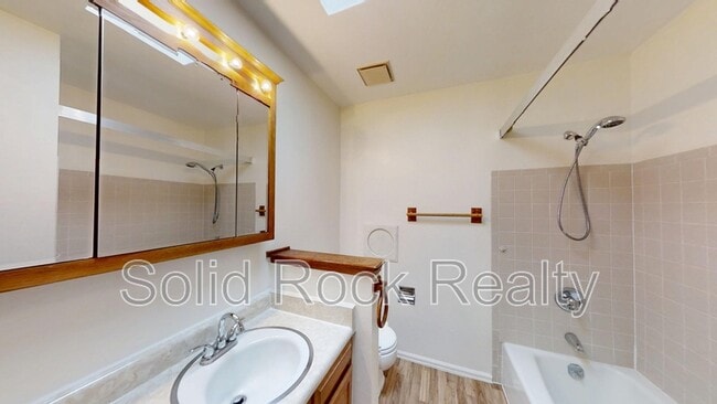 Building Photo - 2265 Montebello Dr W