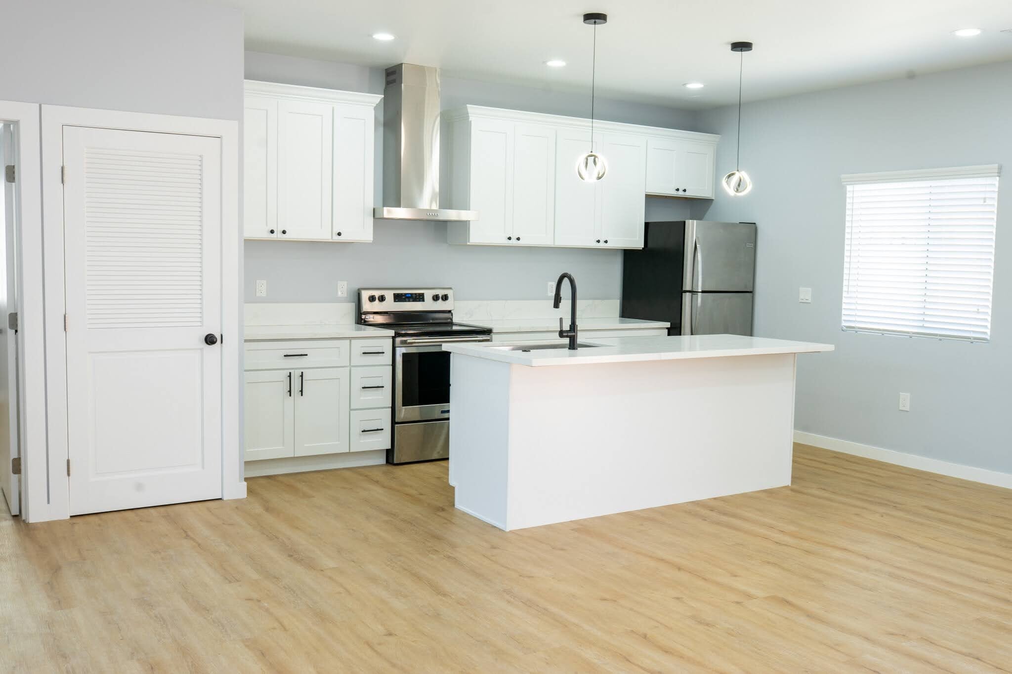 Building Photo - 4440 Stewart Ave