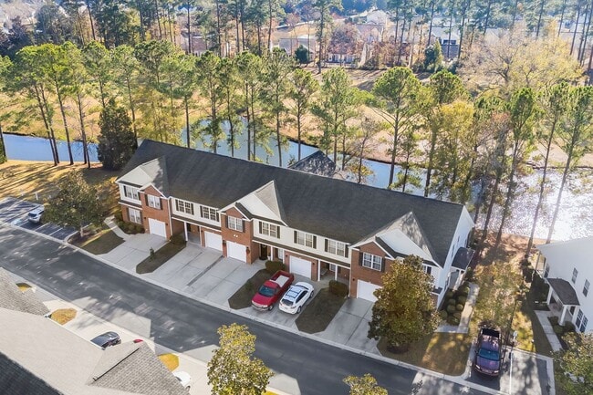 Building Photo - 3BR Townhome Carolina Forest – GREAT PRICE - Community Pool/Lake View