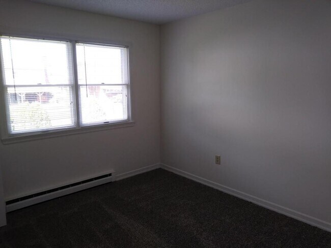 Building Photo - 375 Girio Terrace